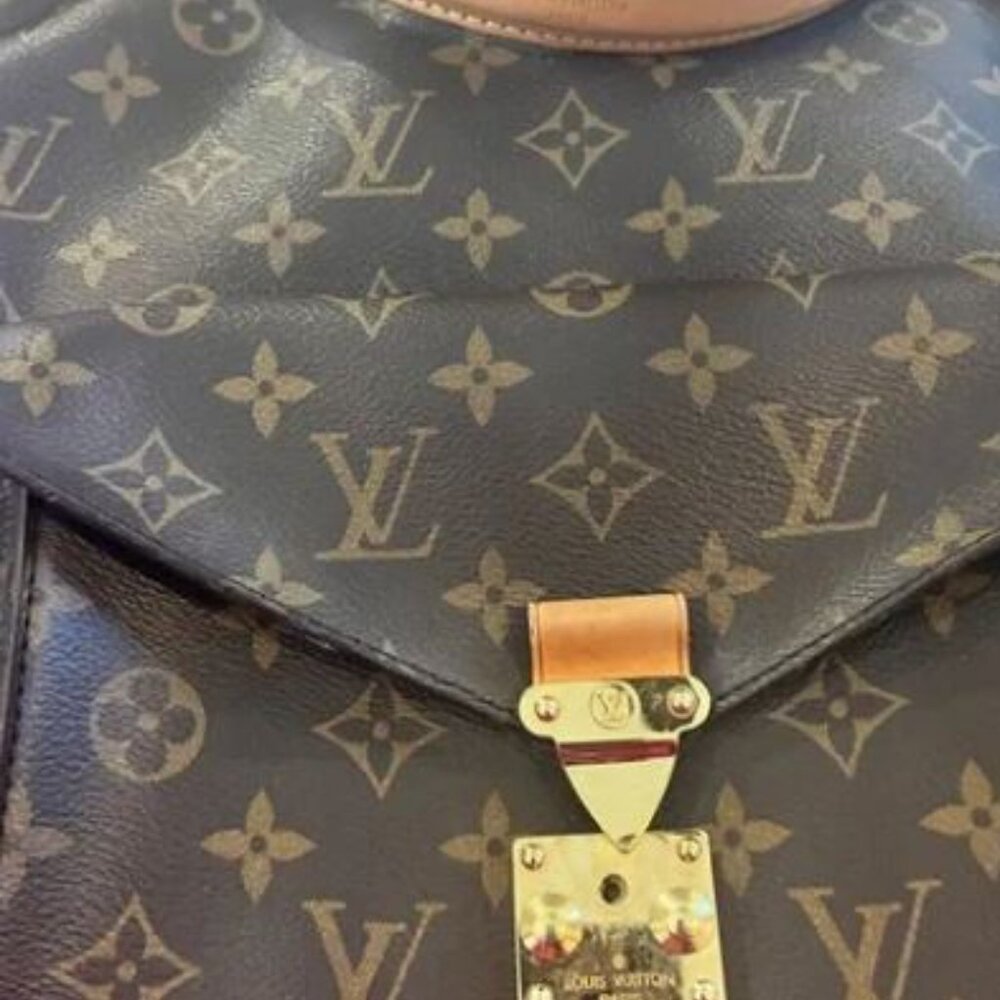 *Authentic* Louis Vuitton Hobo Metis - Picture 2 of 9